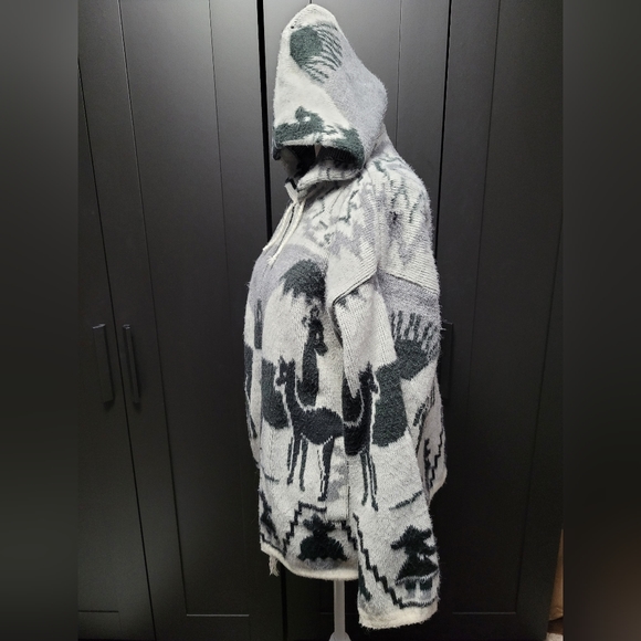 Yari Artesanias Made in Ecuador black white grey wool zip-up hooded sweater - Picture 3 of 9